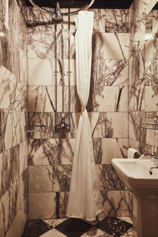 House Of Gods Royal Mile Hotel เอดินบะระ ภายนอก รูปภาพ
