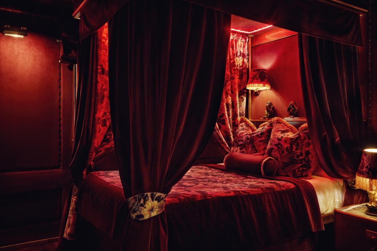 House Of Gods Royal Mile Hotel เอดินบะระ ภายนอก รูปภาพ
