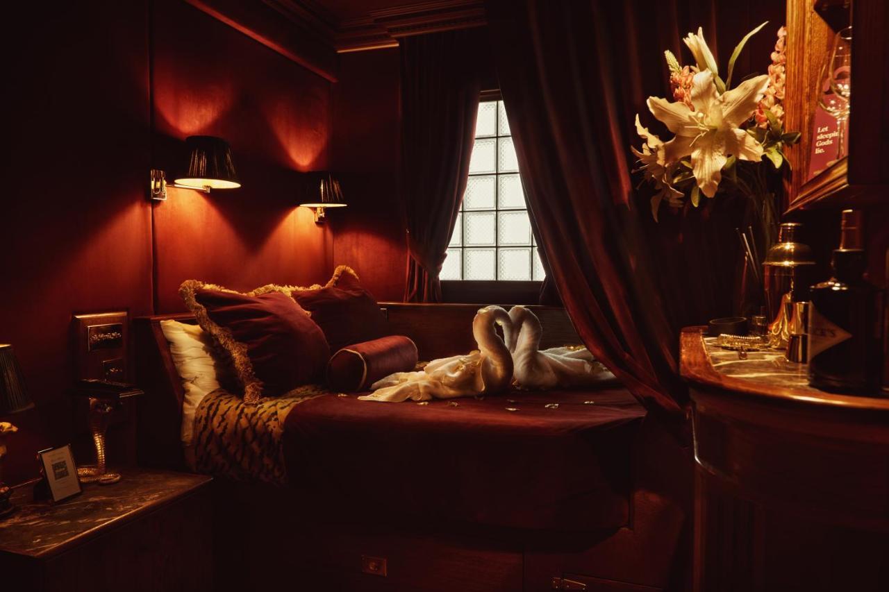 House Of Gods Royal Mile Hotel เอดินบะระ ภายนอก รูปภาพ
